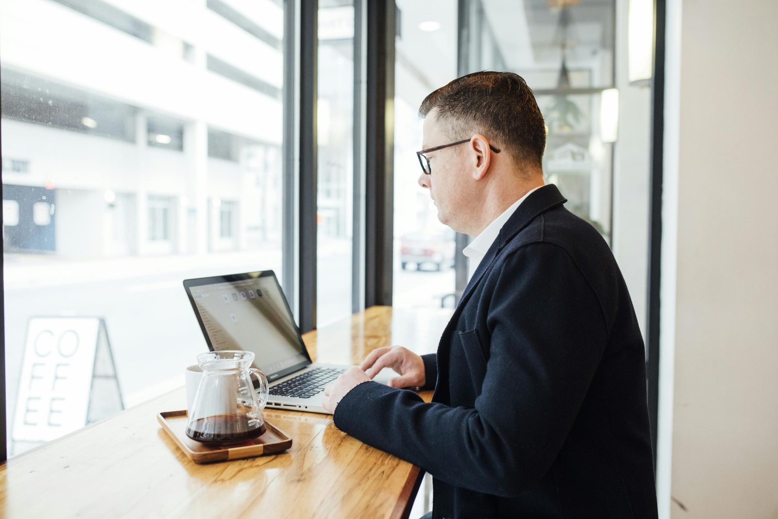 Agence marketing locale ou nationale : comment choisir la meilleure option pour votre entreprise ?